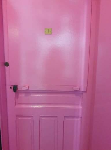Porte rose salle 1 mda